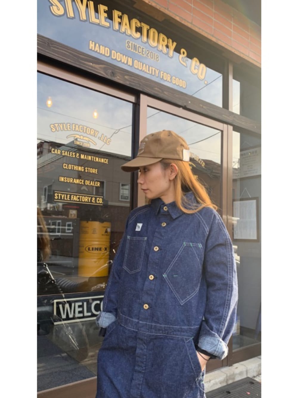 「デニム、つなぎ、ワークスタイル、キャップ、スタイルファクトリー、スタイルファクトリー小樽、stylefactory、stylefactory小樽」｜「THE H.W. DOG & CO. のアイテム（キャップ、ブラウン系）」を使った、nagisaさん（レディース・155cm）の秋コーディネートの1枚目の写真