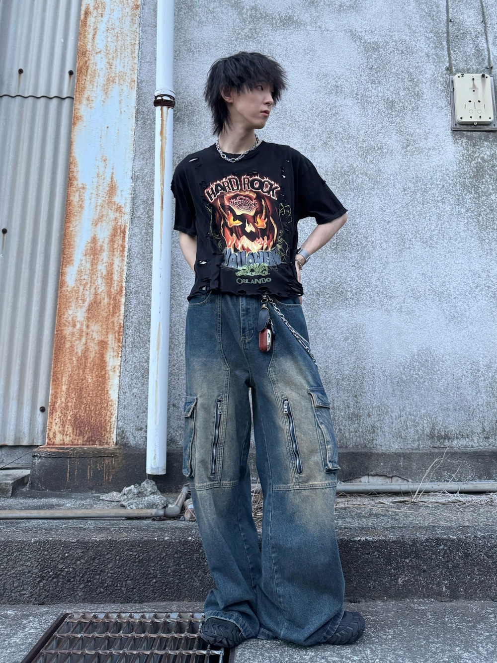 ZARAのアイテムを使った「デニムカーゴパンツ」の人気ファッション 