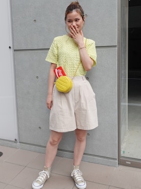 「アイテム（音楽/本・雑誌、ホワイト系）」を使った、あかねさん（レディース・164cm）の春コーディネート
