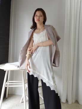 「CORNERS（コーナーズ）のイレギュラーヘムサテンレースキャミ（キャミソール、ベージュ系）」を使った、あかねさん（レディース・165cm）の春コーディネート