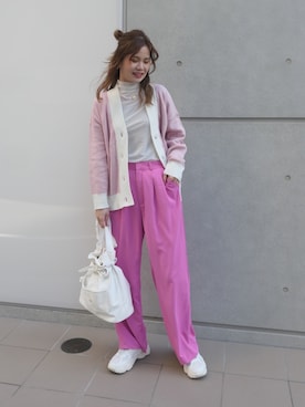 「タートルネック」｜「アイテム（音楽/本・雑誌）」を使った、あかねさん（レディース・164cm）の春コーディネート