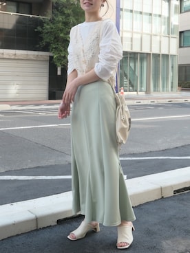 「春カラー」｜「アイテム（音楽/本・雑誌）」を使った、あかねさん（レディース・164cm）の冬コーディネート