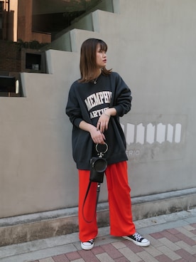 「アイテム（音楽/本・雑誌、ホワイト系）」を使った、あかねさん（レディース・164cm）の秋コーディネート