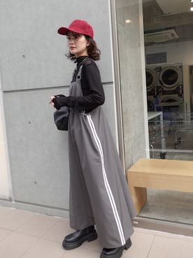 「アイテム（ジャンパースカート）」を使った、あかねさん（レディース・165cm）の秋コーディネート