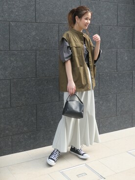 「アイテム（音楽/本・雑誌、ホワイト系）」を使った、あかねさん（レディース・164cm）の春コーディネート