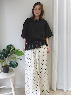 「CORNERS（コーナーズ）の【機能素材】裾レースTシャツ【接触冷感】【UV加工】【吸水速乾】（Tシャツ/カットソー、ブラック系）」を使った、あかねさん（レディース・165cm）の春コーディネート