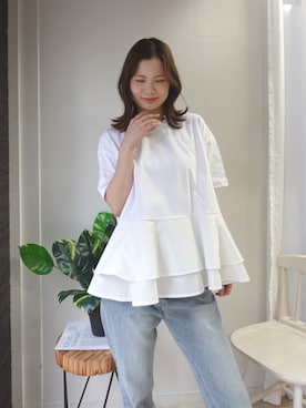 「CORNERS（コーナーズ）の【機能素材】ペプラムフレアTシャツ【接触冷感】【UV加工】【吸水速乾】（Tシャツ/カットソー、ホワイト系）」を使った、あかねさん（レディース・165cm）の春コーディネート