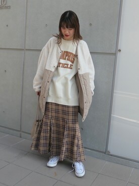 「アイテム（音楽/本・雑誌、ホワイト系）」を使った、あかねさん（レディース・164cm）の秋コーディネート