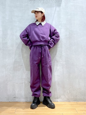 「アイテム（スウェットパンツ、パープル系）」を使った、サエさん（レディース・159cm）の冬コーディネート