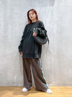 「PAGEBOY（ページボーイ）のクラックカレッジBIGスウェット（スウェット）」を使った、サエさん（レディース・159cm）の冬コーディネート