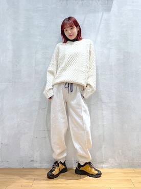 「ケーブルニット」｜「アイテム（スウェットパンツ）」を使った、サエさん（レディース・159cm）の冬コーディネート