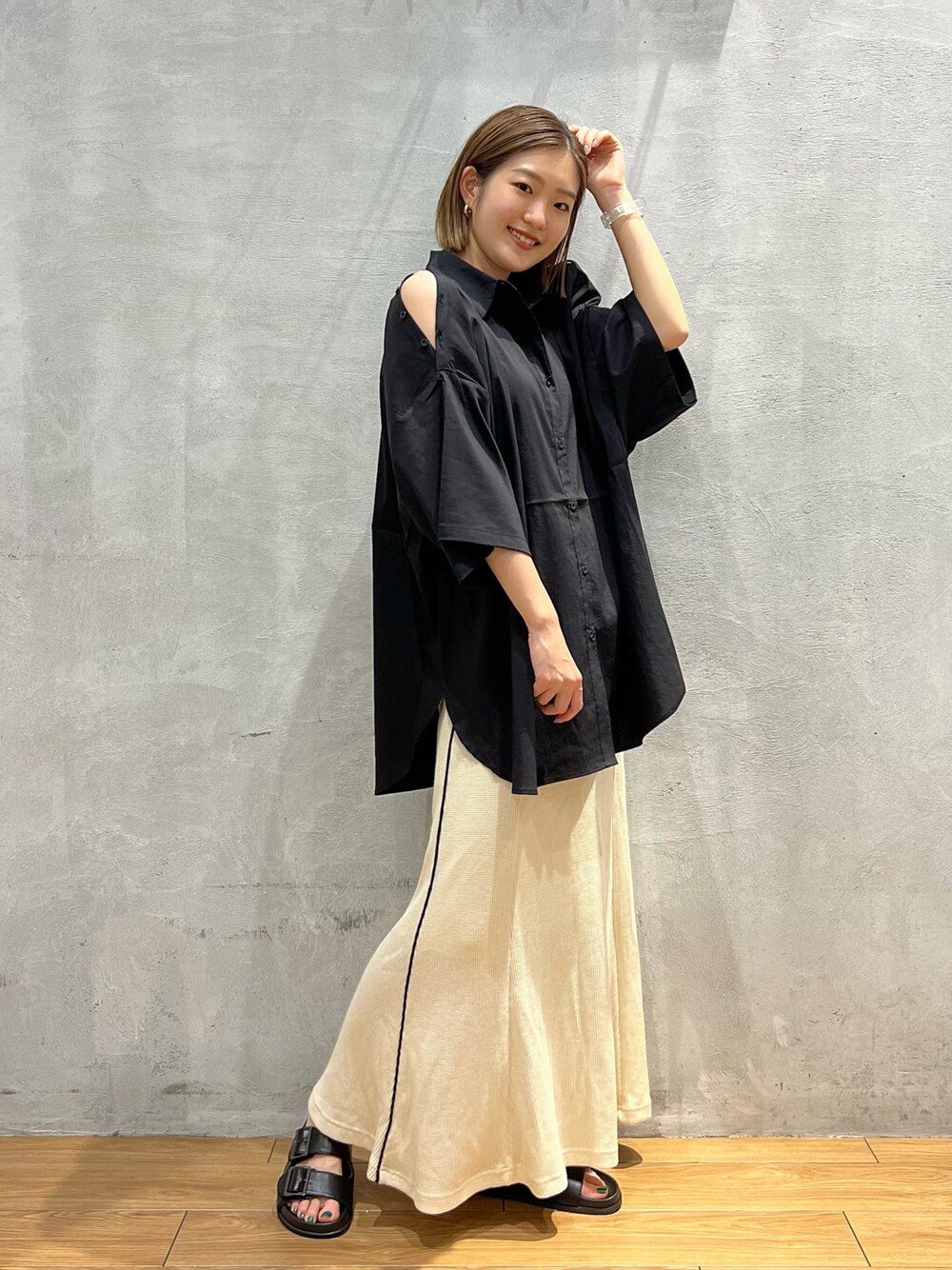 「夏コーデ、大人カジュアル、PAGEBOY」｜「PBLIMのPAGEBOYLIM/ダブルベルトサンダル（サンダル、ブラック系）」を使った、サエさん（レディース・159cm）の夏コーディネートの1枚目の写真