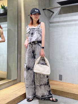 「ブリーチデニム」｜「アイテム（帽子）」を使った、サエさん（レディース・159cm）の夏コーディネート