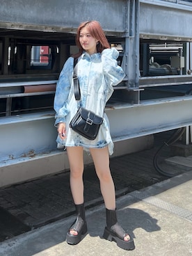 「ブリーチデニム」｜「アイテム（サンダル）」を使った、サエさん（レディース・159cm）の夏コーディネート