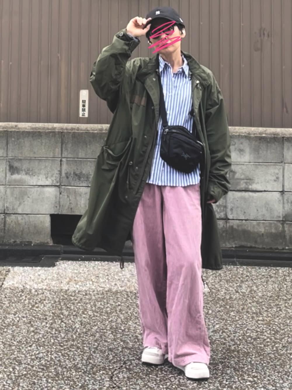 「ファッションを楽しもう、秋服コーデ、休日スタイル、おしゃれさんと繋がりたい、プチプラコーデ、ピンクパンツ、コーデュロイ、シャツスタイル、骨格ストレート、キャップ、アークテリクス、低身長、40代ファッション」｜「coenの【ユニセックス】［洗える］撥水M-65TYPE モッズコート（WEB限定カラー）（モッズコート、グリーン系）」を使った、MAKIさん（骨格ストレート・レディース・154cm）の秋コーディネートの1枚目の写真