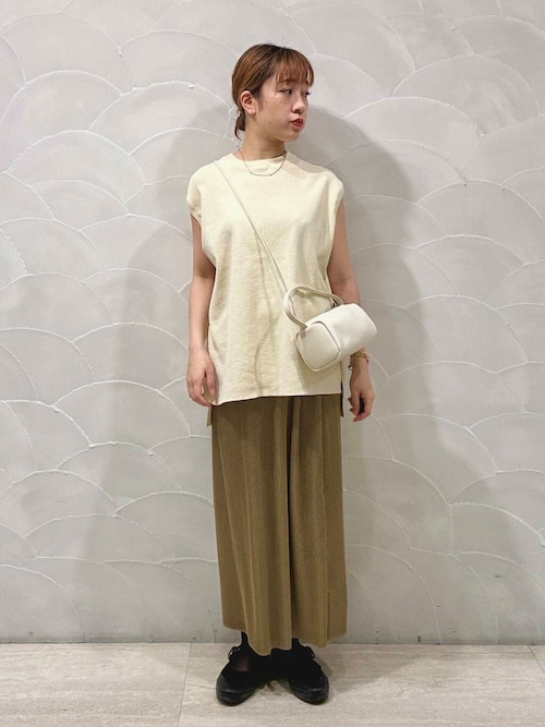 LEATHER SQUARE SHOULDER