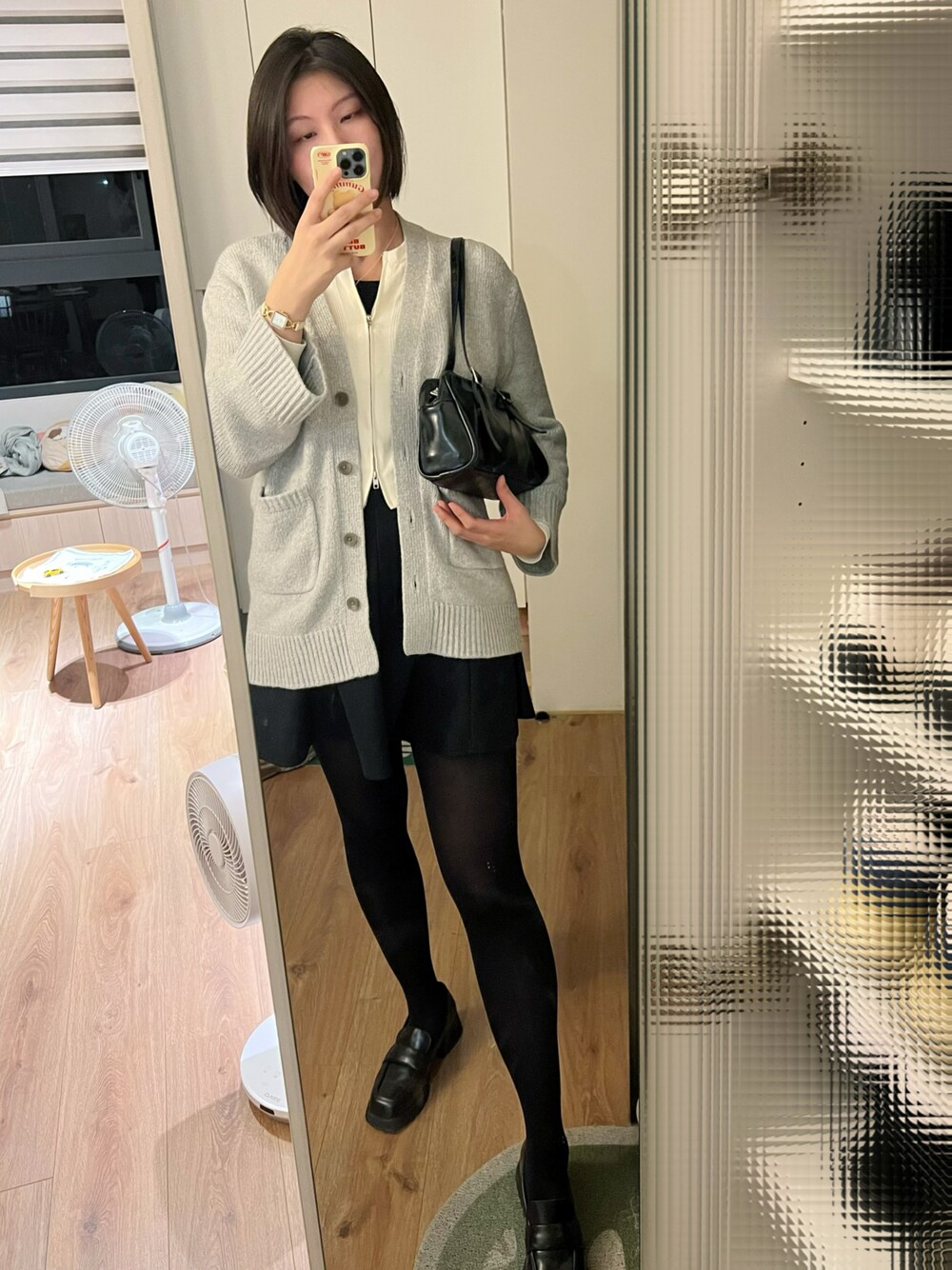 「ALL BLACKのアイテム（ローファー、ブラック系）」を使った、🧸175さん（レディース・175cm）の秋コーディネートの1枚目の写真