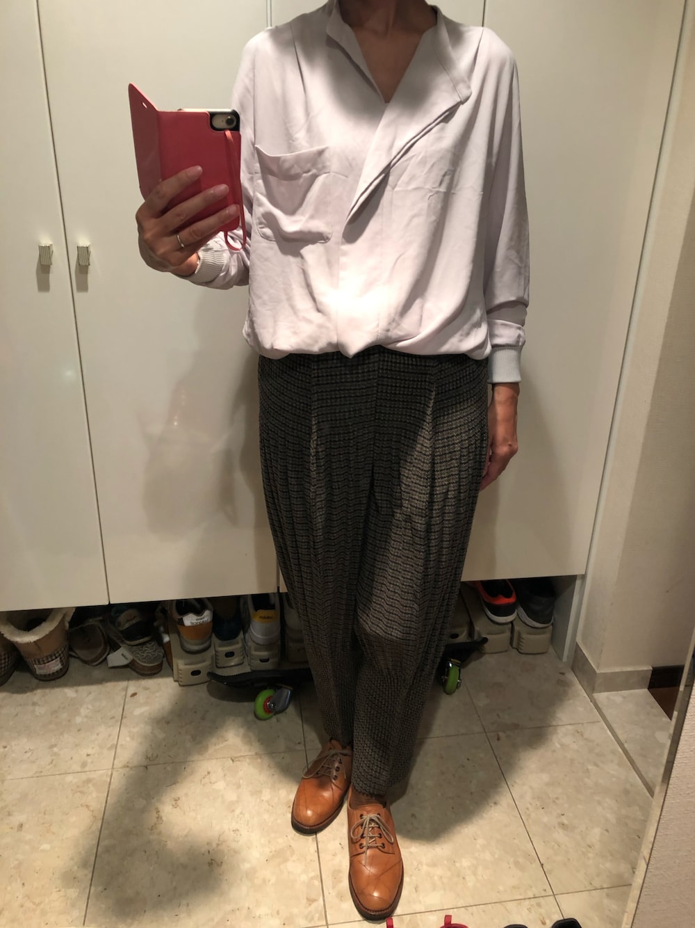 「ツイードパンツ、オムプリッセイッセイミヤケ、秋のコーデ」｜「DOUBLE STANDARD CLOTHINGのアイテム（シャツ/ブラウス、ホワイト系）」を使った、popotanさん（レディース・162cm）の秋コーディネートの1枚目の写真
