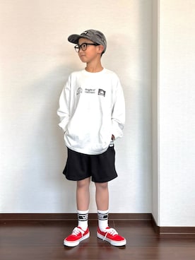「PAIRMANON STREET（ペアマノンストリート）の【綿100%】ロゴ グラフィック プリント 長袖 Tシャツ【PAIRMANON STREET】（Tシャツ/カットソー、ホワイト系）」を使った、ryoooutaaaさん（キッズ・135cm）の春コーディネート