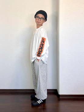 「adidas（アディダス）のADIDAS アディダス 17-21 SST II CF EL C スーパースター II CF EL IH6401 CORE/FTWR/CORE（スニーカー、ブラック系）」を使った、ryoooutaaaさん（キッズ・135cm）の秋コーディネート