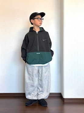 「PAIRMANON STREET（ペアマノンストリート）の裏毛 切替ボリュームスウェットパンツ【PAIRMANON STREET】（スウェットパンツ、グレー系）」を使った、ryoooutaaaさん（キッズ・132cm）の冬コーディネート