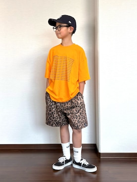 「PAIRMANON STREET（ペアマノンストリート）の【綿100%】グラフィック ロゴ 半袖 Tシャツ【PAIRMANON STREET】（Tシャツ/カットソー、オレンジ系）」を使った、ryoooutaaaさん（キッズ・135cm）の夏コーディネート