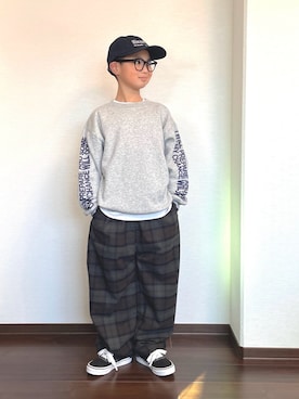 「アイテム（スニーカー）」を使った、ryoooutaaaさん（キッズ・129cm）の冬コーディネート