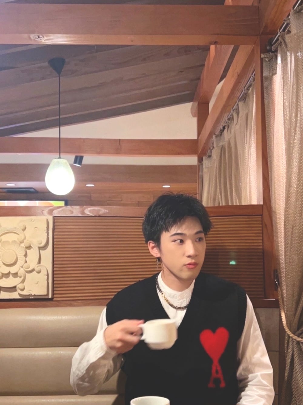 「冬コーデ、お洒落さんとつながりたい、amiparis、LOUIS  VUITTON、TAKEO KIKUCHI」｜「AMIPARISのアイテム（ベスト、ブラック系）」を使った、Yukiさん（メンズ・162cm）の冬コーディネートの1枚目の写真