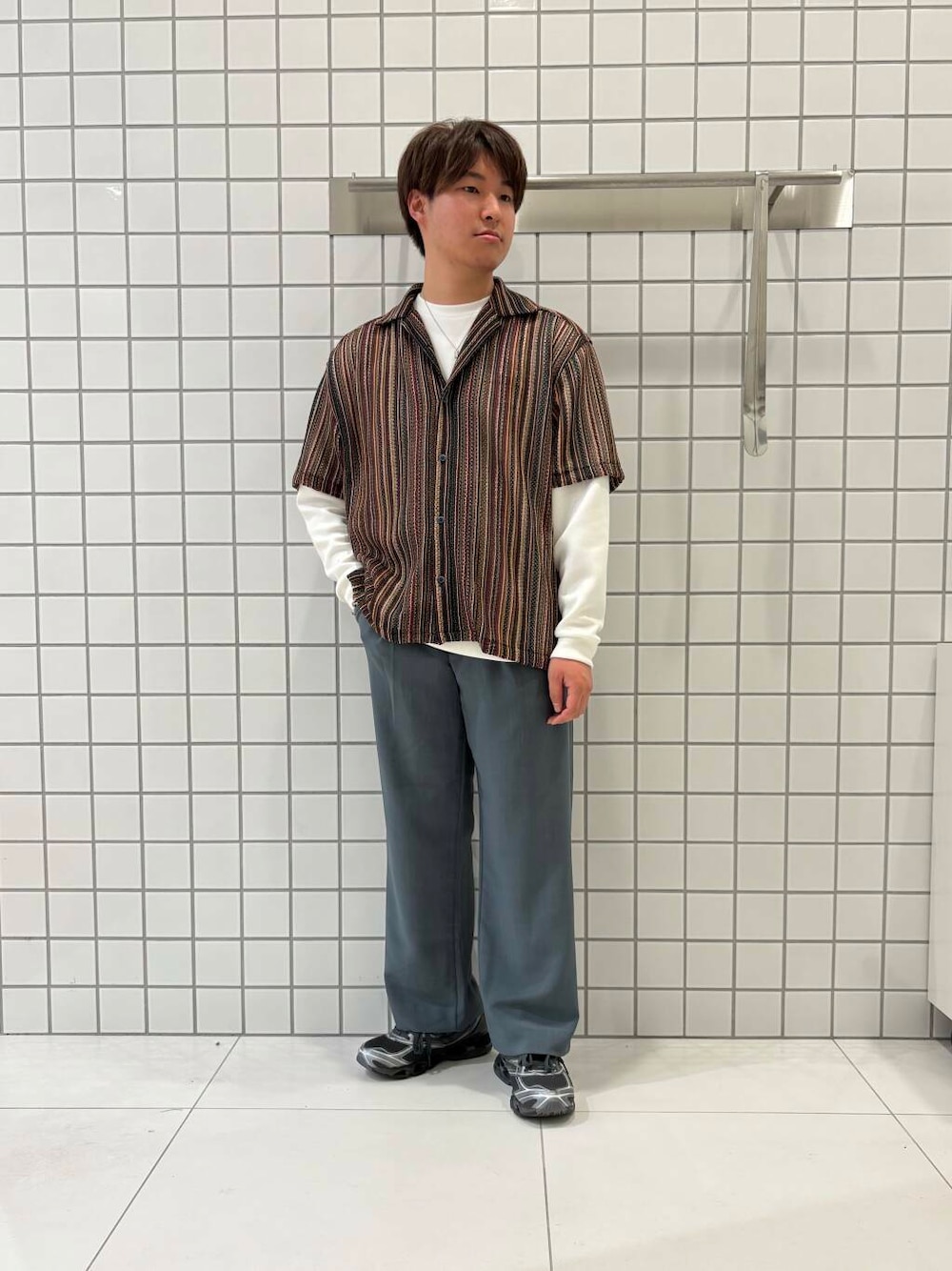 「ワイドパンツ、カジュアルコーデ、ロンT、レイヤード、オープンカラー、低身長、春コーデ、senseofplace、リネン、夏コーデ、リネンライク、レースシャツ、私のイチ推しブランド、初夏のお出掛けコーデ」｜「SENSE OF PLACE by URBAN RESEARCHの『ユニセックス』シシュウダンボールポンチロングスリーブTシャツ（Tシャツ/カットソー、ホワイト系）」を使った、shinshinさん（メンズ・166cm）の春コーディネートの1枚目の写真
