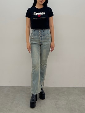 「EMODA（エモダ）のロゴジャガードニット（ニット/セーター、ブラック系）」を使った、永田真弓さん（レディース・168cm）の夏コーディネート