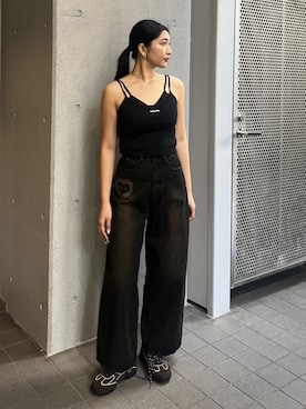 「EMODA（エモダ）のアイレットレイヤードキャミソール（キャミソール、ブラック系）」を使った、永田真弓さん（レディース・168cm）の春コーディネート