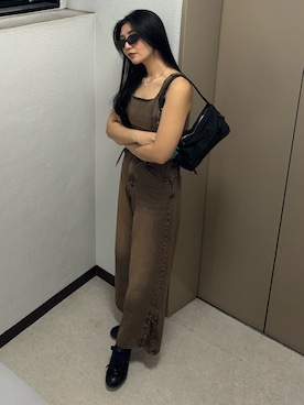 「EMODA（エモダ）のヘムレースアップルーズデニム（デニムパンツ、ブラウン系）」を使った、永田真弓さん（レディース・168cm）の春コーディネート