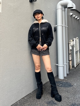 「EMODA（エモダ）のフェイクファーフードジップパーカー（パーカー、ブラック系）」を使った、永田真弓さん（レディース・168cm）の秋コーディネート