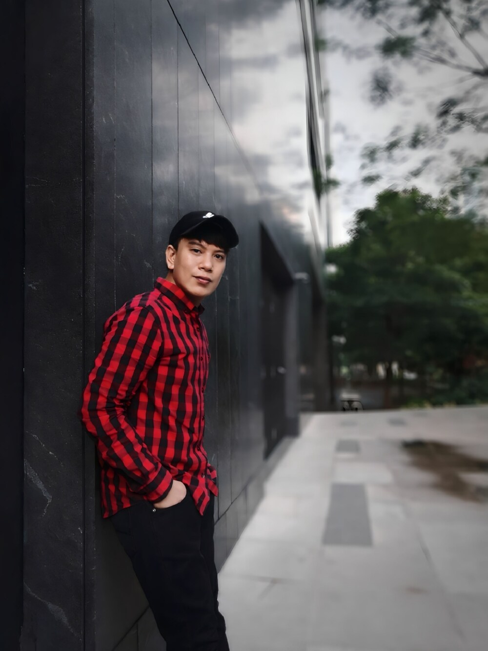 「checkered、flannel、business casual、pinoy」｜「adidasのアイテム（キャップ、ブラック系）」を使った、yourboybryanさん（メンズ・167cm）の春コーディネートの1枚目の写真