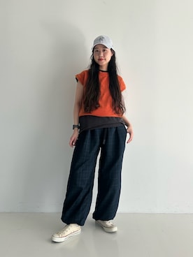 「Gramicci（グラミチ）の【別注】Gramicci / チェック イージーパンツ（スラックス、ブルー系）」を使った、黒田 彩乃さん（レディース・153cm）の春コーディネート