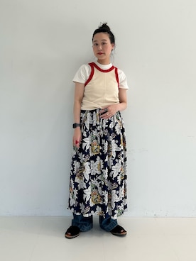 「SUN SURF（サンサーフ）の【別注】SUN SURF / ギャザー ロング スカート（スカート、ブルー系）」を使った、黒田 彩乃さん（レディース・153cm）の夏コーディネート