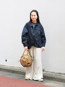 「アイテム（ミリタリージャケット）」を使った、黒田 彩乃さん（レディース・153cm）の秋コーディネート