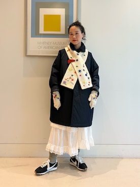 「アイテム（ステンカラーコート）」を使った、黒田 彩乃さん（レディース・153cm）の秋コーディネート