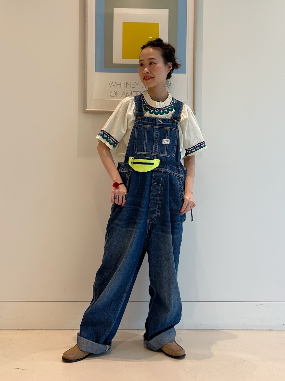 黒田 彩乃さんの「【別注】BIGMAC / デニム オーバーオール 25SS（BEAMS BOY）」を使ったコーディネートの1枚目の写真