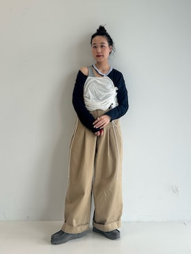 「BEAMS BOY（ビームスボーイ）のワイド タック チノ パンツ（チノパンツ、ベージュ系）」を使った、黒田 彩乃さん（レディース・153cm）の春コーディネート