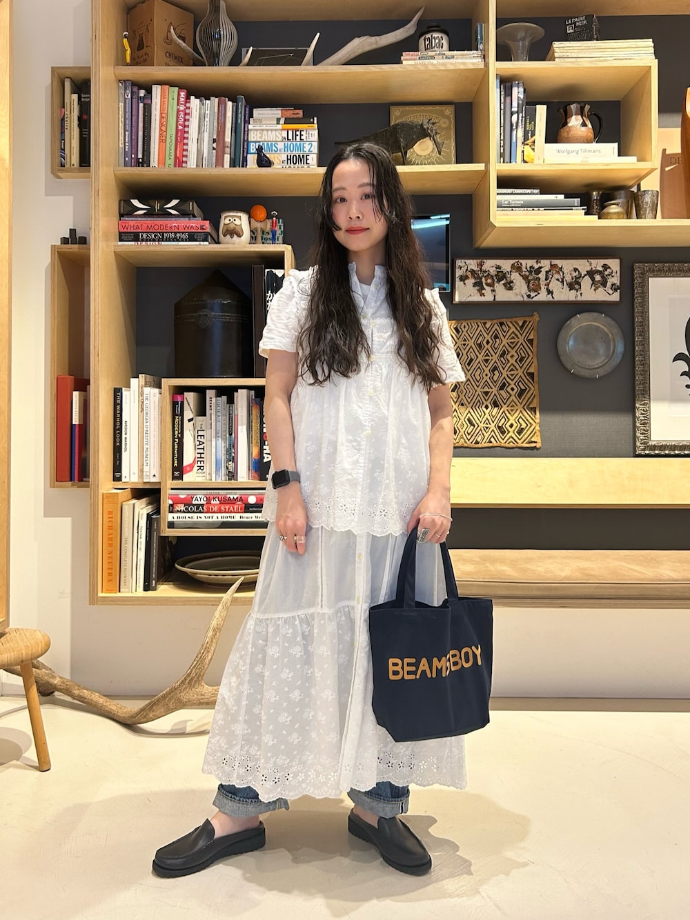 「夏、夏コーデ、ワンピース、ワンピーススタイル、セット、カットワーク、カットワークレース、デニム、サンダル、低身長、低身長コーデ、いいね、save、フォローお願いします🤑」｜「BEAMS BOYのカットワーク ノースリーブ ワンピース（ワンピース、ホワイト系）」を使った、黒田 彩乃さん（骨格ストレート・レディース・153cm）の夏コーディネートの1枚目の写真