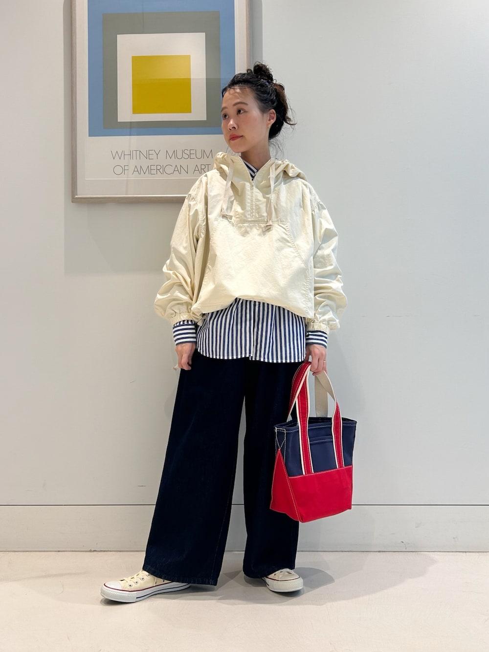 「アノラックパーカー、ボタンダウンシャツ、GRAMICCI、デニムパンツ、デニム、トートバッグ、いいね、save、フォローお願いします🤑、低身長、秋っぽコーデ更新中」｜「BEAMS BOYのロンドンストライプ ボタンダウンシャツ（シャツ/ブラウス、ブルー系）」を使った、黒田 彩乃さん（レディース・153cm）の秋コーディネートの1枚目の写真