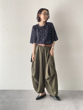 「nissen（ニッセン）のストレッチパウダーサテンキーネックフレア袖ブラウス（しわになりにくい・速乾・洗濯機OK・UVカット）＜大きいサイズ有＞（シャツ/ブラウス、ブルー系）」を使った、あやぱんさん（レディース・157cm）の春コーディネート