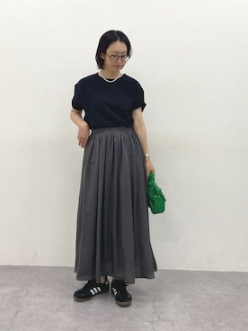 「nissen（ニッセン）のヴィンテージサテンプリーツロングスカート＜大きいサイズ有＞（スカート、ブラック系）」を使った、あやぱんさん（レディース・157cm）の春コーディネート