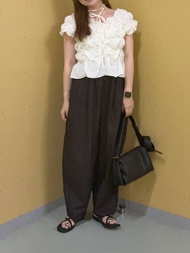 「LOWRYS FARM（ローリーズファーム）のシャーリングブラウスフレンチスリーブ　1046442（シャツ/ブラウス、ホワイト系）」を使った、yuminaさん（レディース・160cm）の夏コーディネート