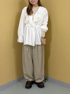 「LOWRYS FARM（ローリーズファーム）のフリルカシュクールブラウス　1061742（シャツ/ブラウス、ホワイト系）」を使った、yuminaさん（レディース・160cm）の秋コーディネート