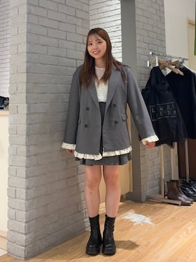 テーラードジャケット（グレー系）を使った「ミニスカート」の人気