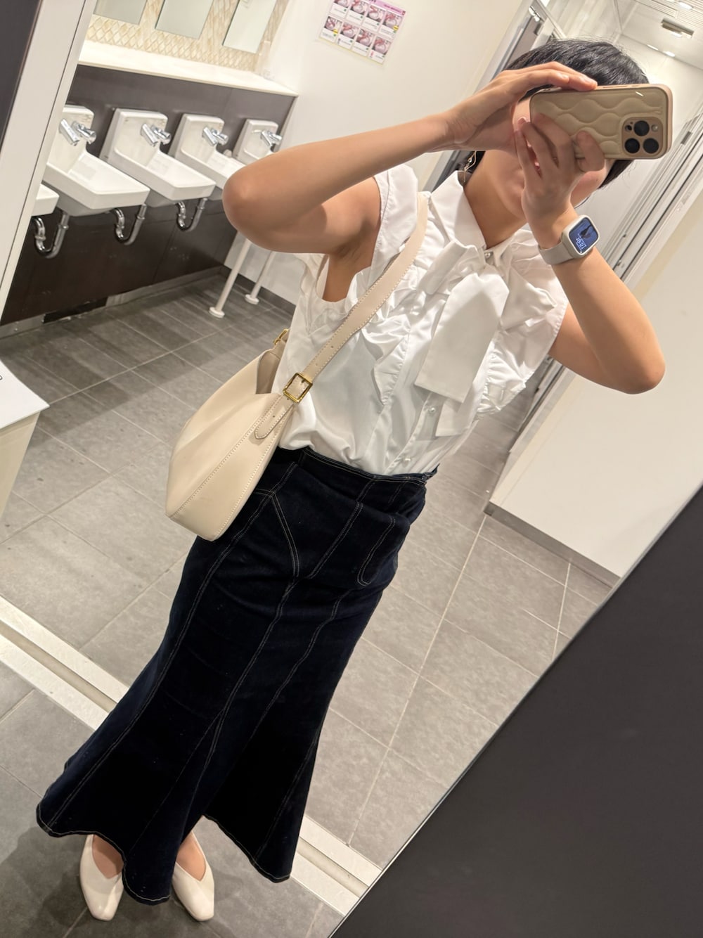 「オトナカジュアル、大人かわいい、スカートコーデ、大人ファッション、デートコーデ、高身長女子、フリル」｜「WILLSELECTIONのアイテム（シャツ/ブラウス、ホワイト系）」を使った、双葉哀さん（レディース・165cm）の夏コーディネートの1枚目の写真