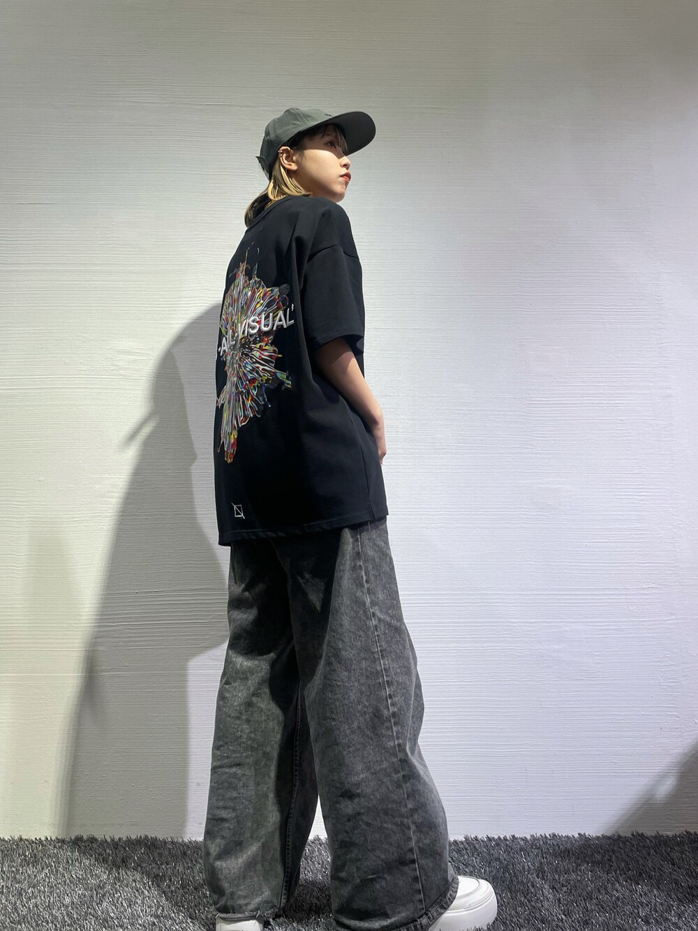 「春服コーデ、カジュアルコーデ、シンプルコーデ、なつこーで、夏、着回しコーデ、春服、ストリート、モノトーン、デニムコーデ、ビーセカンド、ビーセカンド(B'2nd)、ビーセカンド神戸、ビーセカンドスタッフ、B'2nd」｜「A4AのA4A/エーフォーエー/COLD SST コールドショートスリーブT（Tシャツ/カットソー、ブラック系）」を使った、keyno0860さん（レディース・161cm）の春コーディネートの1枚目の写真