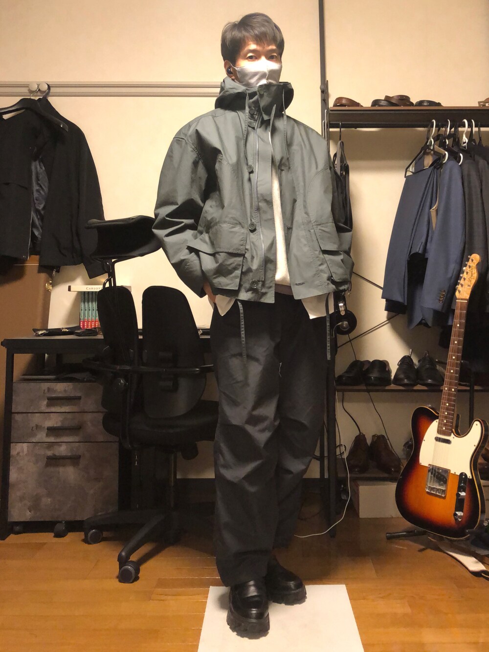 「大人カジュアル、UNIQLO、UNIQLO U、ユニクロ、ワイドパンツ、ローファー、タートルネック、レイヤードスタイル、白シャツ、WYM、UNIQLO+J、プチプラ」｜「WYM LIDNMのMILANO RIB HEAVY WEIGHT TURTLE（ニット/セーター、グレー系）」を使った、takeさん（メンズ・173cm）の冬コーディネートの1枚目の写真